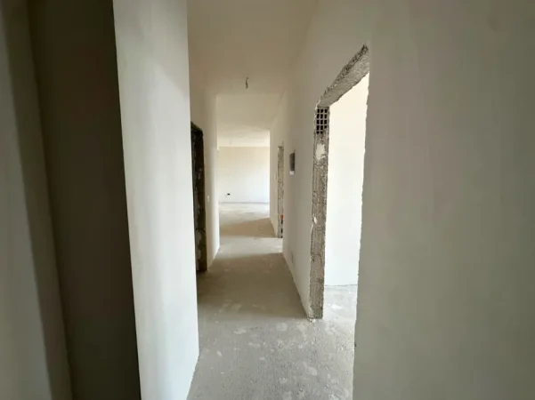 Tirane, shitet apartament 2+1+Ballkon Kati 9, 90 m² 170.000 € (Rruga Andrea Kushi)