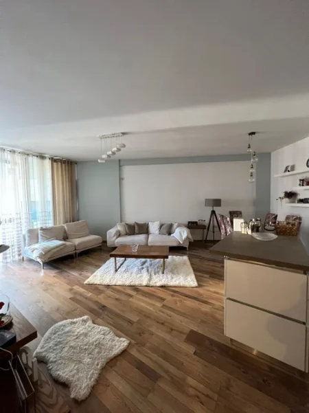 Tirane, jepet me qera apartament 1+1+Ballkon Kati 5, 70 m² 550 € Astir