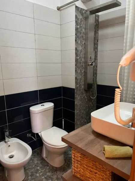 Tirane, jepet me qera apartament 1+1+Ballkon Kati 5, 70 m² 550 € Astir