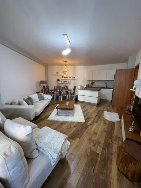 Tirane, jepet me qera apartament 1+1+Ballkon Kati 5, 70 m² 550 € Astir