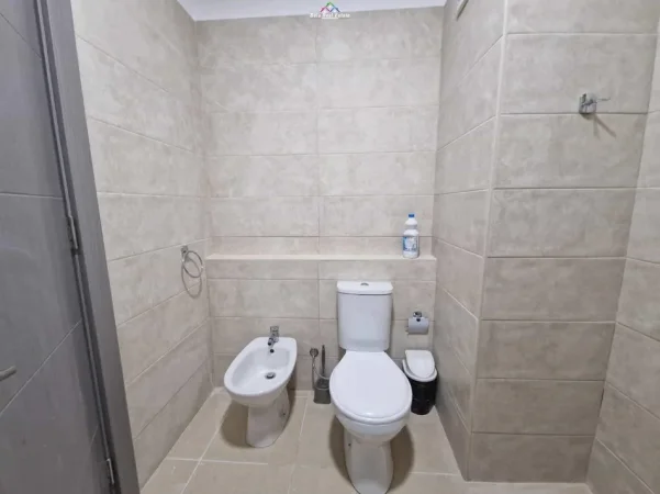 Tirane, jepet me qera apartament 2+1+Ballkon Kati 1, 100 m² 640 € (5 Maji)