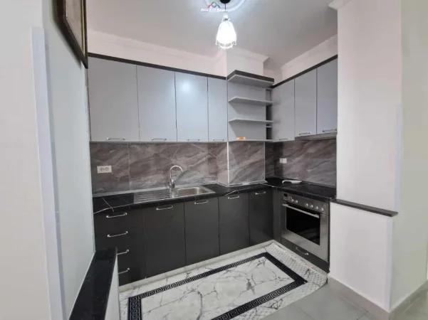 Tirane, jepet me qera apartament 2+1+Ballkon Kati 1, 100 m² 640 € (5 Maji)