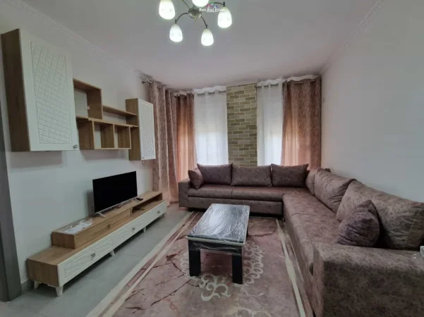 Tirane, jepet me qera apartament 2+1+Ballkon Kati 1, 100 m² 640 € (5 Maji)