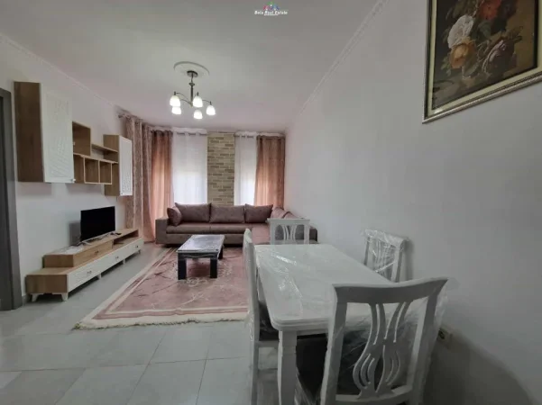 Tirane, jepet me qera apartament 2+1+Ballkon Kati 1, 100 m² 640 € (5 Maji)