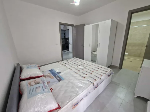 Tirane, jepet me qera apartament 2+1+Ballkon Kati 1, 100 m² 640 € (5 Maji)