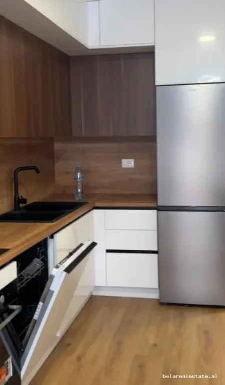 Tirane, jepet me qera apartament 2+1+Ballkon Kati 8, 73 m² 580 € (Ali demi)
