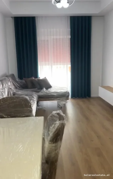 Tirane, jepet me qera apartament 2+1+Ballkon Kati 8, 73 m² 580 € (Ali demi)