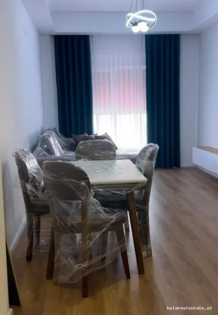 Tirane, jepet me qera apartament 2+1+Ballkon Kati 8, 73 m² 580 € (Ali demi)