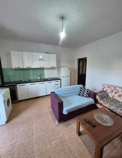 Tirane, jepet me qera apartament 1+1+Aneks+Ballkon Kati 2, 60 m² 350 € (rruga don bosko , rruga jordan misja)
