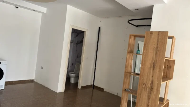 Tirane, jepet me qera dyqan Kati 1, 50 m² 600 € (Astir)