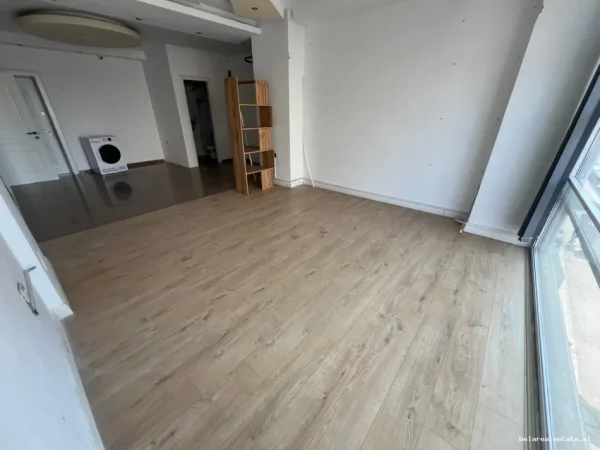 Tirane, jepet me qera dyqan Kati 1, 50 m² 600 € (Astir)