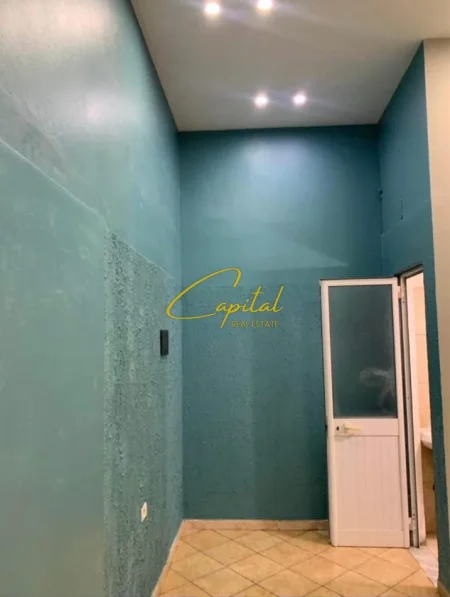 Tirane, jepet me qera dyqan Kati 0, 20 m² 350 € (ISH TREGU ELEKTRIK)