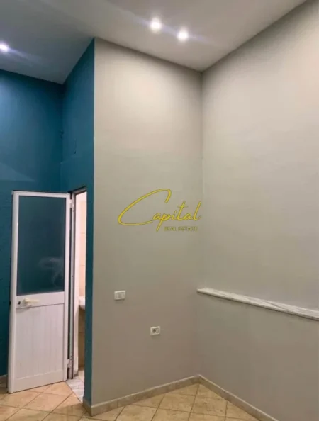 Tirane, jepet me qera dyqan Kati 0, 20 m² 350 € (ISH TREGU ELEKTRIK)