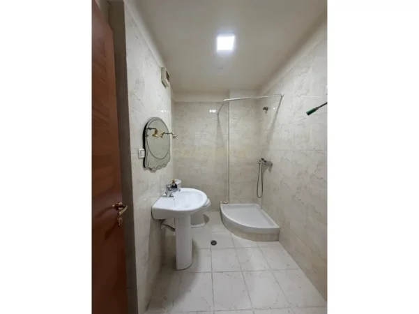 Tirane, shitet apartament 2+1 Kati 1, 97 m² 285.000 € (prane rruge kosovareve)