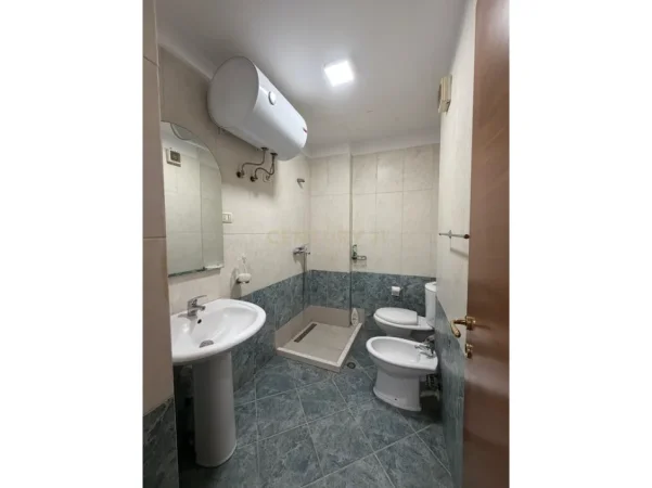 Tirane, shitet apartament 2+1 Kati 1, 97 m² 285.000 € (prane rruge kosovareve)