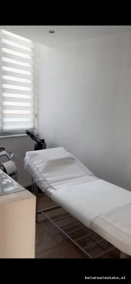 Tirane, jepet me qera dyqan Kati 1, 100 m² 1.500 € (Astir)