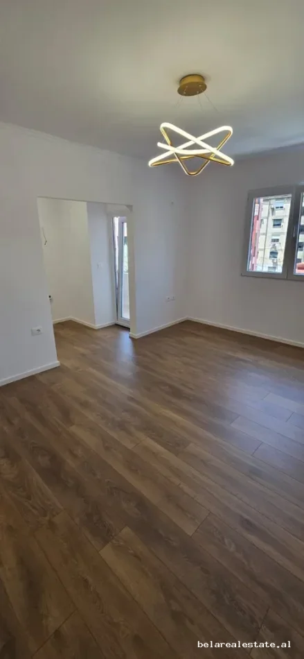 Tirane, shitet apartament 1+1+Ballkon Kati 3, 59 m² 140.000 € (Ish Parku)