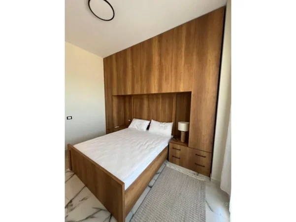 Tirane, jepet me qera apartament 1+1 Kati 4, 70 m² 850 € (vasil shanto prane universitetit mesdhetar)