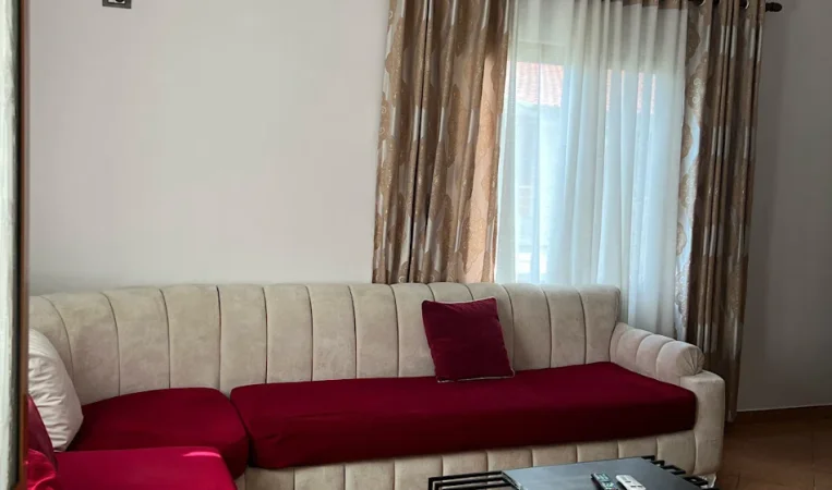 Tirane, jepet me qera apartament 2+1 Kati 2, 90 m² 500 € 