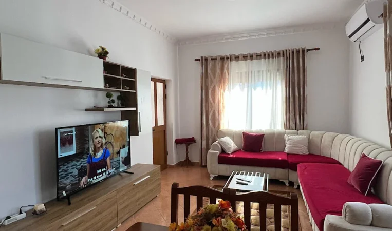 Tirane, jepet me qera apartament 2+1 Kati 2, 90 m² 500 € 
