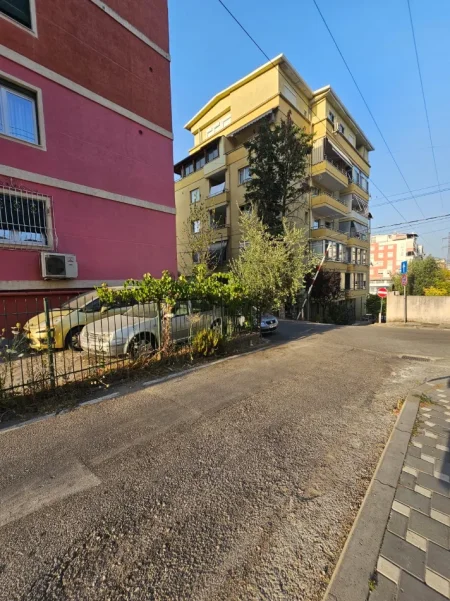 Tirane, shitet apartament 3+1 , 140 m² 220.000 € 