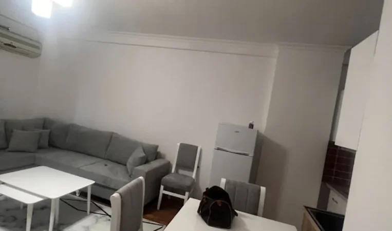 Tirane, jepet me qera apartament 2+1 Kati 3, 88 m² 600 € 