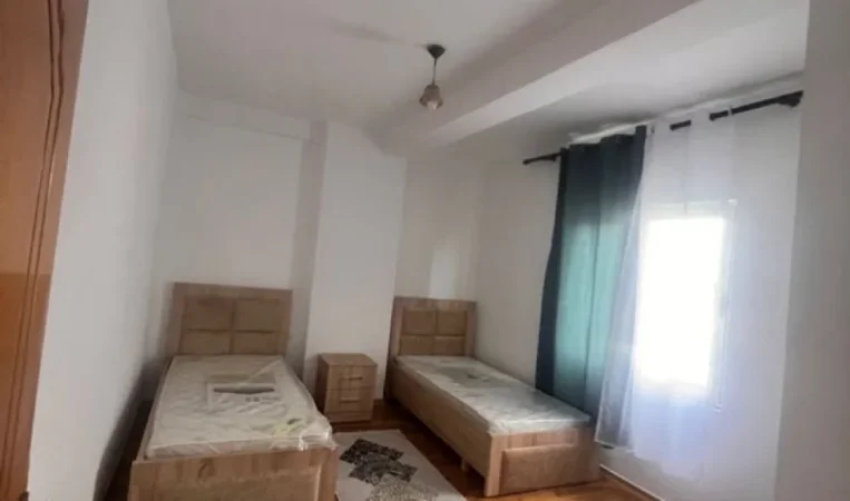 Tirane, jepet me qera apartament 2+1 Kati 3, 88 m² 600 € 