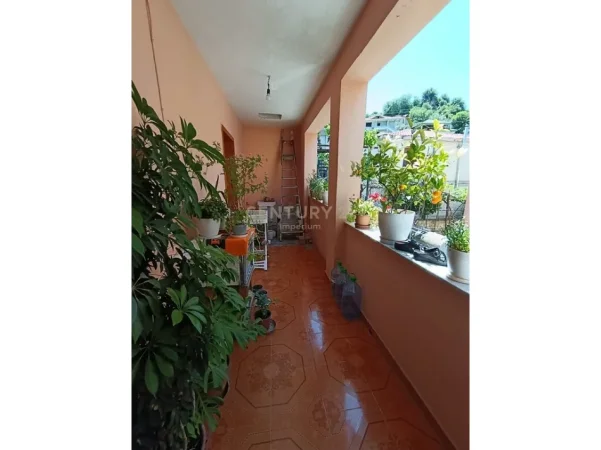 Tirane, shitet apartament 3+1+Ballkon Kati 2, 135 m² 168.000 € (misto mame prae cormeum)