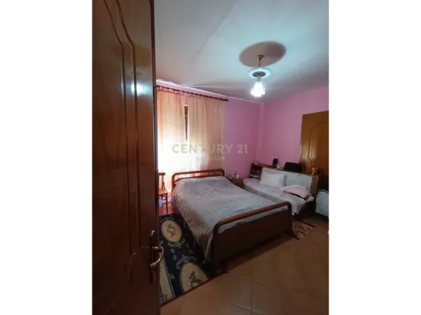 Tirane, shitet apartament 3+1+Ballkon Kati 2, 135 m² 168.000 € (misto mame prae cormeum)