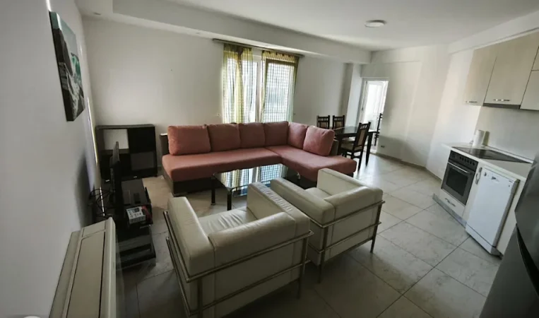 Tirane, jepet me qera apartament 2+1 Kati 4, 93 m² 700 €