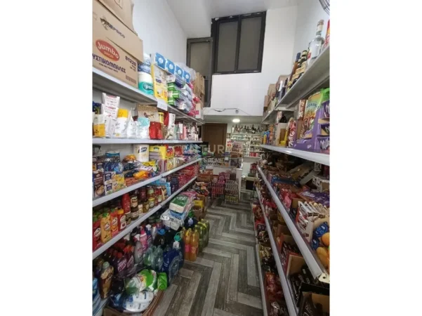 Tirane, shitet dyqan Kati 0, 20 m² 100.000 € (5 maji)