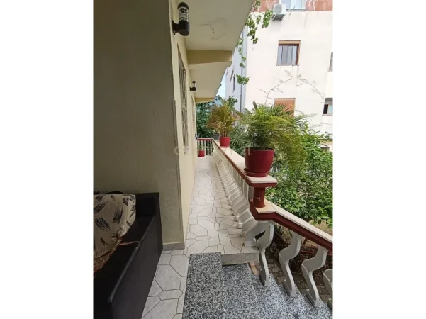 Tirane, shitet shtepi 4+1+Ballkon Kati 2, 411 m² 265.000 € (babrru qender prane unazes se madhe)