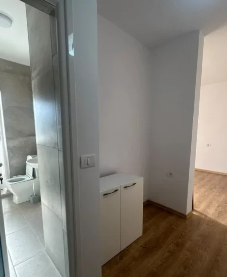 Tirane, jepet me qera ambjent biznesi Kati 2, 50 m² 650 € (Bulevardi Zogu i Parë)