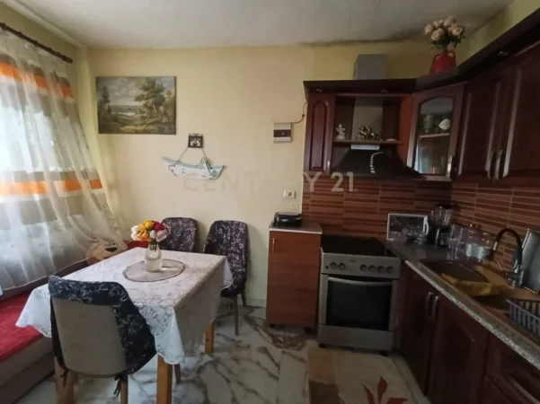 Tirane, shitet shtepi 4+1+Ballkon Kati 2, 411 m² 265.000 € (babrru qender prane unazes se madhe)