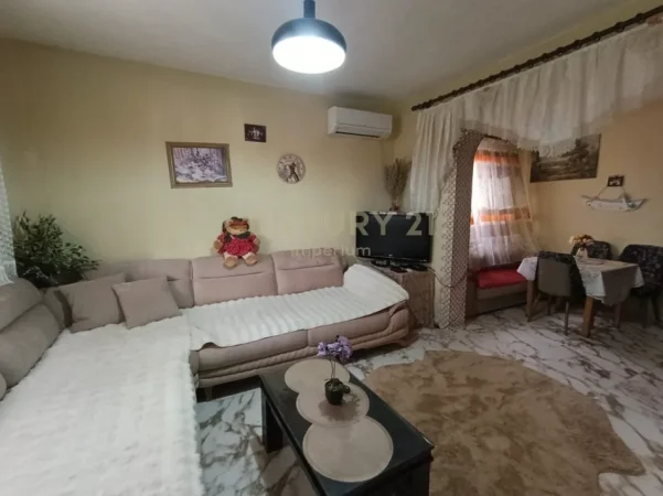 Tirane, shitet shtepi 4+1+Ballkon Kati 2, 411 m² 265.000 € (babrru qender prane unazes se madhe)