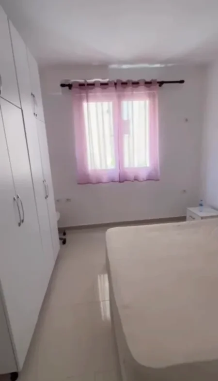 Tirane, jepet me qera Vile 1+1 Kati 1, 90 m² 28.000 € (PAL engjelli)