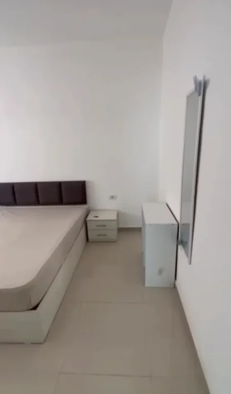Tirane, jepet me qera Vile 1+1 Kati 1, 90 m² 28.000 € (PAL engjelli)
