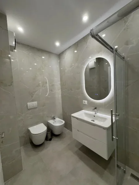 Tirane, jepet me qera apartament 1+1 Kati 4, 68 m² 600 € (Bulevardi i Ri)