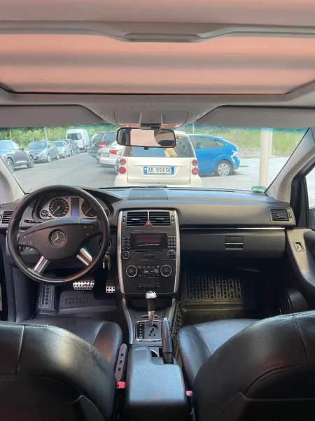 Tirane, shitet makine Mercedes-Benz B-class Benzin+Gaz, e zeze automatik Klima 210.000 km