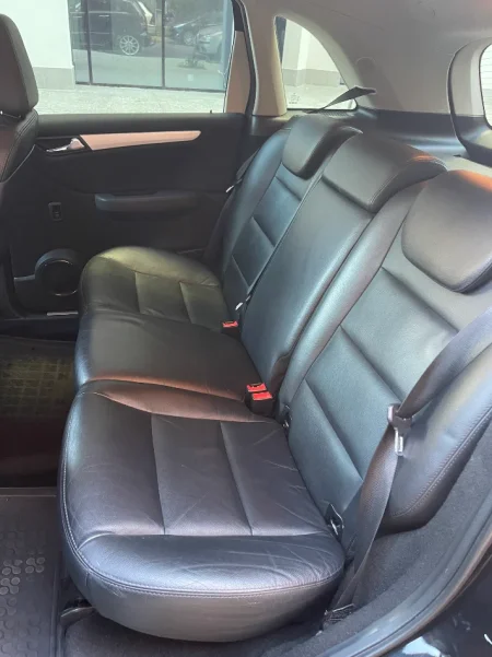 Tirane, shitet makine Mercedes-Benz B-class Benzin+Gaz, e zeze automatik Klima 210.000 km