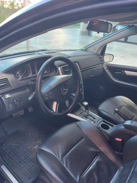 Tirane, shitet makine Mercedes-Benz B-class Benzin+Gaz, e zeze automatik Klima 210.000 km