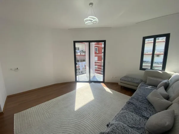 Tirane, jepet me qera apartament 2+1 Kati 3, 110 m² 450 € (Pranë Fizikes Berthamore)