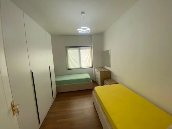 Tirane, jepet me qera apartament 2+1 Kati 3, 110 m² 450 € (Pranë Fizikes Berthamore)
