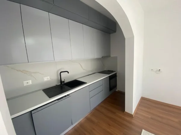 Tirane, jepet me qera apartament 2+1 Kati 3, 110 m² 450 € (Pranë Fizikes Berthamore)