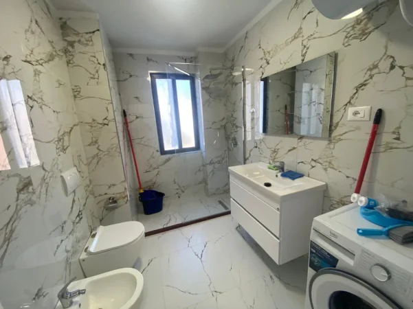Tirane, jepet me qera apartament 2+1 Kati 3, 110 m² 450 € (Pranë Fizikes Berthamore)