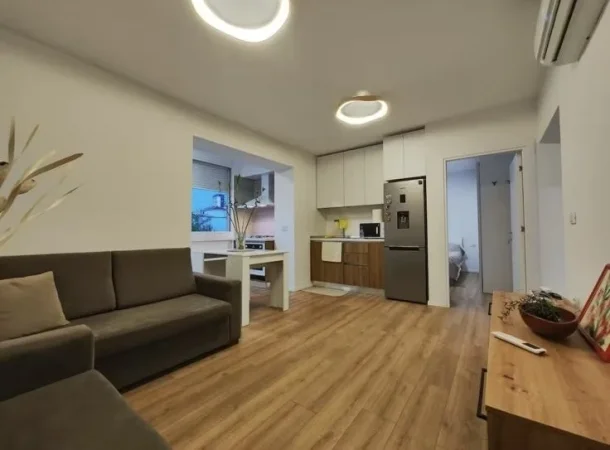 Tirane, jepet me qera apartament 3+1 Kati 3, 88 m² 900 € (Rr. Tefta Tashko Koco)