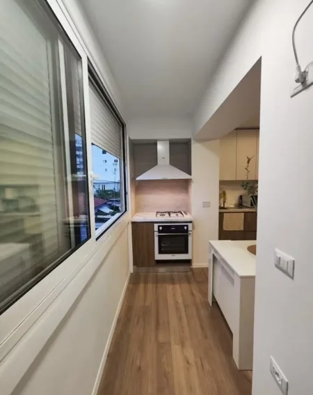 Tirane, jepet me qera apartament 3+1 Kati 3, 88 m² 900 € (Rr. Tefta Tashko Koco)