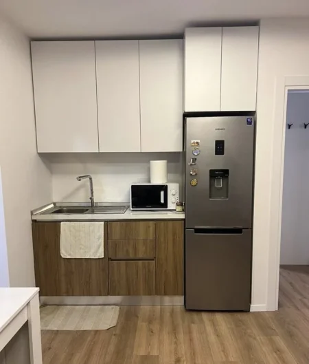 Tirane, jepet me qera apartament 3+1 Kati 3, 88 m² 900 € (Rr. Tefta Tashko Koco)