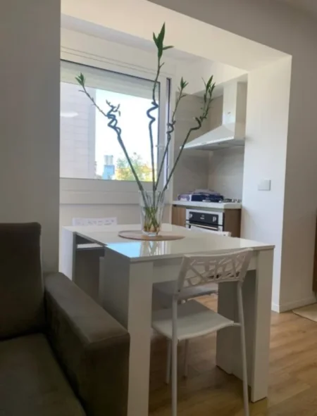 Tirane, jepet me qera apartament 3+1 Kati 3, 88 m² 900 € (Rr. Tefta Tashko Koco)