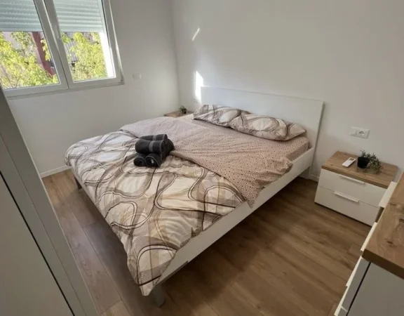 Tirane, jepet me qera apartament 3+1 Kati 3, 88 m² 900 € (Rr. Tefta Tashko Koco)